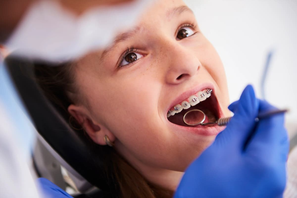 girl-with-braces-routine-dental